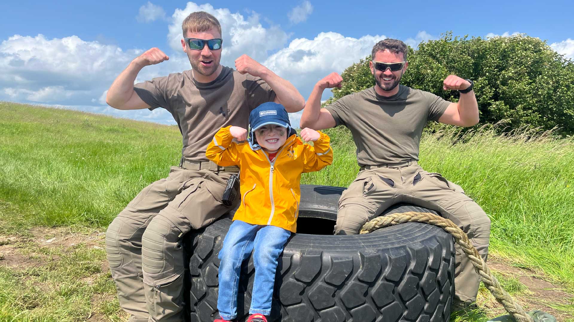 Boy with 2 soldiers - operation plane pull